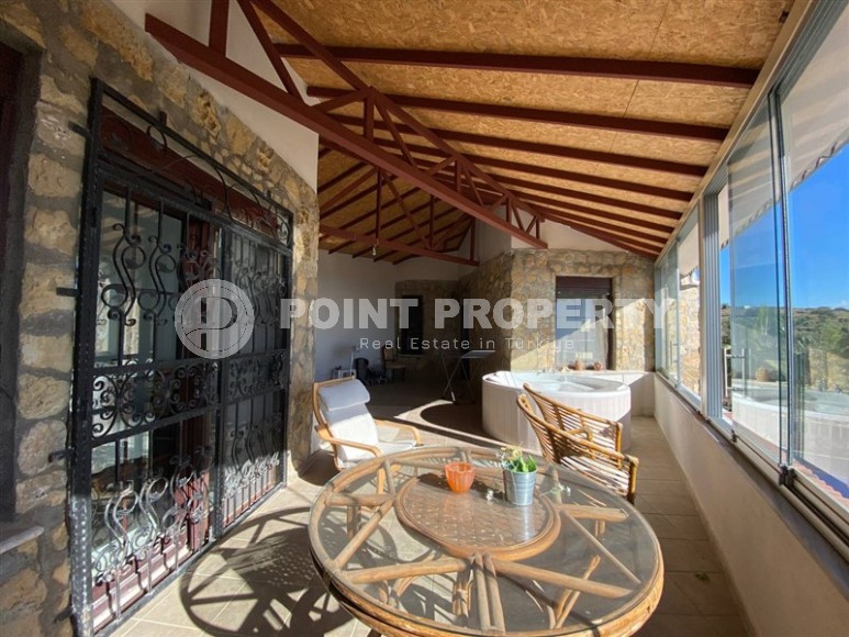 Spacious 3-storey villa with a pool and garden, in the popular resort area of Alanya - Incekum-id-6867-photo-21