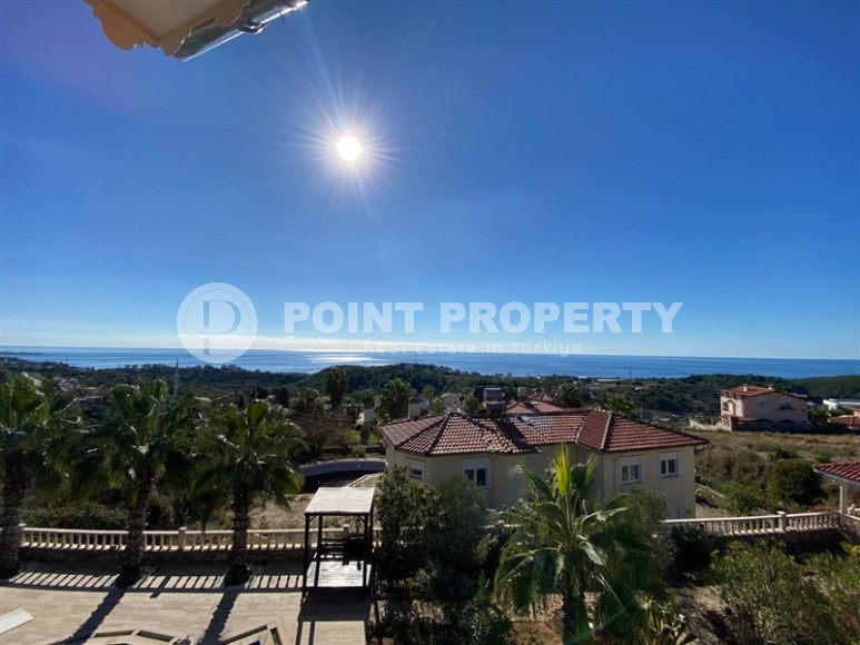 Spacious 3-storey villa with a pool and garden, in the popular resort area of Alanya - Incekum-id-6867-photo-23