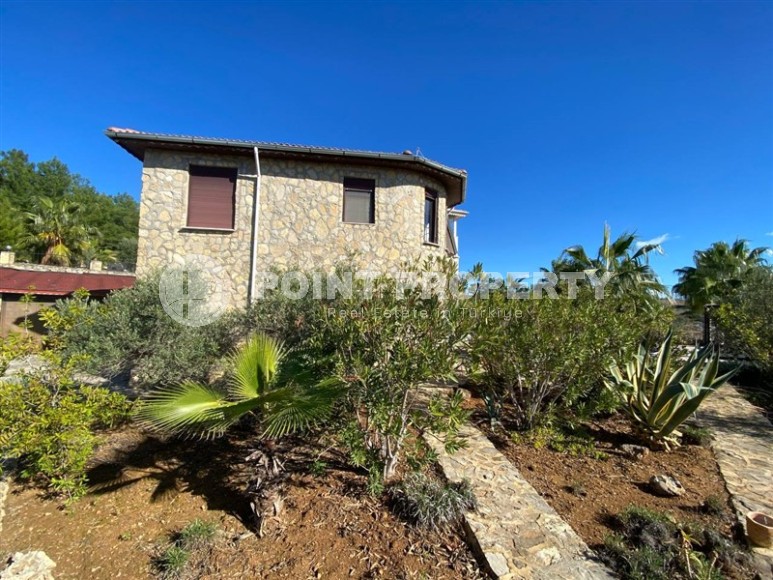 Spacious 3-storey villa with a pool and garden, in the popular resort area of Alanya - Incekum-id-6867-photo-28