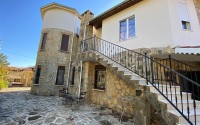 Spacious 3-storey villa with a pool and garden, in the popular resort area of Alanya - Incekum-id-6867-photo-30
