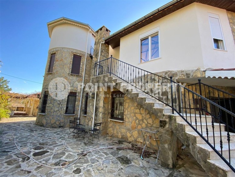 Spacious 3-storey villa with a pool and garden, in the popular resort area of Alanya - Incekum-id-6867-photo-30