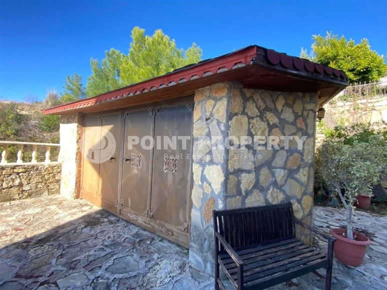 Spacious 3-storey villa with a pool and garden, in the popular resort area of Alanya - Incekum-id-6867-photo-34