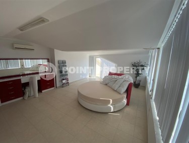 Large two-level apartment 5+1, with a total area of 380 m2, on the 4th floor with an attic in a popular area of Alanya - Lower Oba-id-6895-photo-4