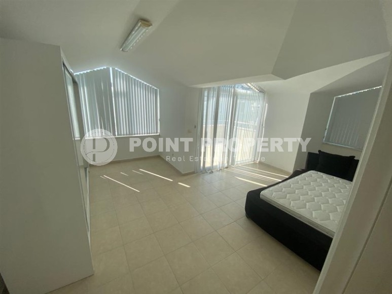 Large two-level apartment 5+1, with a total area of 380 m2, on the 4th floor with an attic in a popular area of Alanya - Lower Oba-id-6895-photo-5
