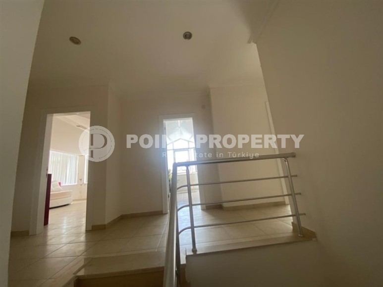 Large two-level apartment 5+1, with a total area of 380 m2, on the 4th floor with an attic in a popular area of Alanya - Lower Oba-id-6895-photo-7