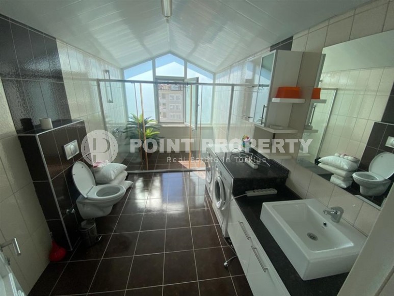 Large two-level apartment 5+1, with a total area of 380 m2, on the 4th floor with an attic in a popular area of Alanya - Lower Oba-id-6895-photo-9