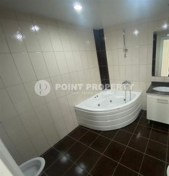 Large two-level apartment 5+1, with a total area of 380 m2, on the 4th floor with an attic in a popular area of Alanya - Lower Oba-id-6895-photo-10