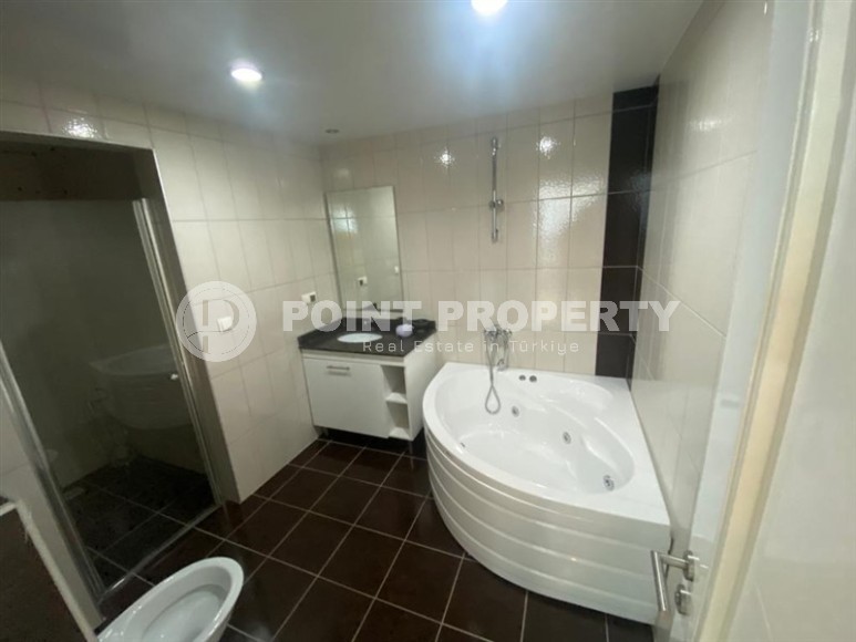 Large two-level apartment 5+1, with a total area of 380 m2, on the 4th floor with an attic in a popular area of Alanya - Lower Oba-id-6895-photo-11