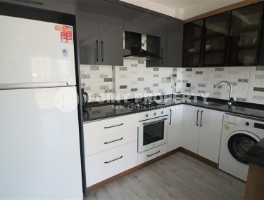 Новая квартира с мебелью и бытовой техникой в 500 метрах от моря, в центре района Томюк-id-6901-фото-3