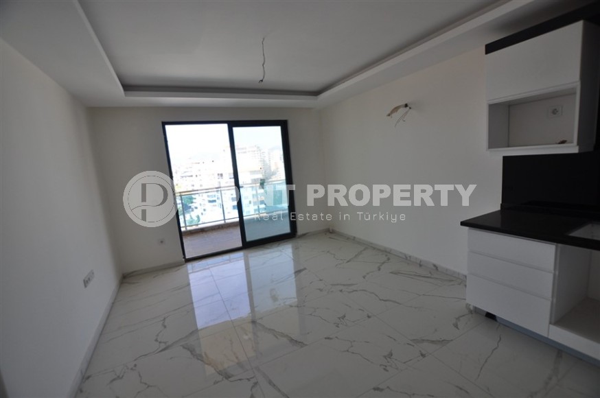 Small new apartment with fine finishing 500 meters from the beach, in the center of Mahmutlar-id-6912-photo-4