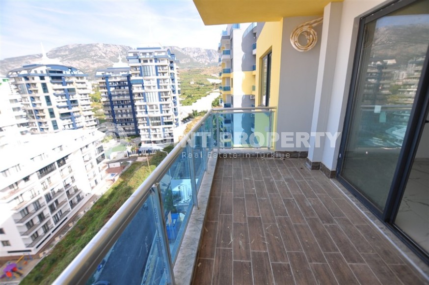Small new apartment with fine finishing 500 meters from the beach, in the center of Mahmutlar-id-6912-photo-10