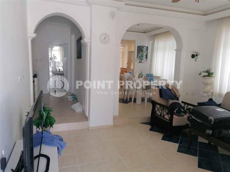 Меблированная двухуровневая квартира с видом на горы и море, в самом сердце Аланьи, в историческом районе крепости Кале-id-6920-фото-3