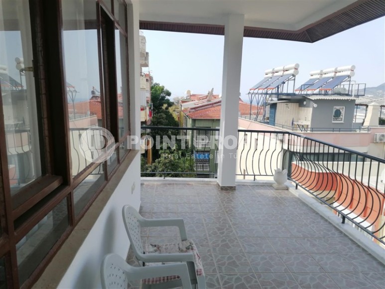 Меблированная двухуровневая квартира с видом на горы и море, в самом сердце Аланьи, в историческом районе крепости Кале-id-6920-фото-14