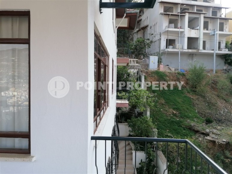 Меблированная двухуровневая квартира с видом на горы и море, в самом сердце Аланьи, в историческом районе крепости Кале-id-6920-фото-18