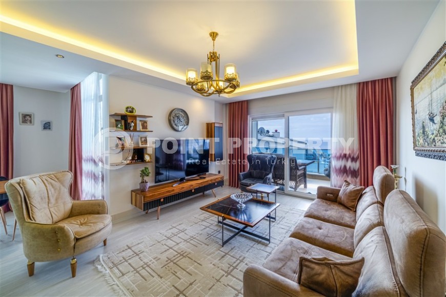 Атмосферная двухуровневая квартира с панорамным видом на море, на 9-м этаже с мансардой, в центре района Тосмур-id-6924-фото-2