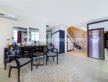 Атмосферная двухуровневая квартира с панорамным видом на море, на 9-м этаже с мансардой, в центре района Тосмур-id-6924-фото-3