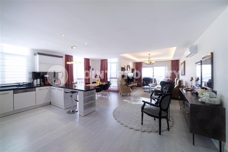 Атмосферная двухуровневая квартира с панорамным видом на море, на 9-м этаже с мансардой, в центре района Тосмур-id-6924-фото-4