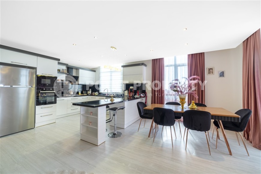 Атмосферная двухуровневая квартира с панорамным видом на море, на 9-м этаже с мансардой, в центре района Тосмур-id-6924-фото-5