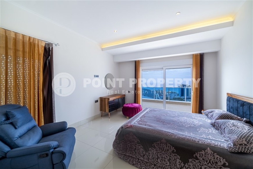 Атмосферная двухуровневая квартира с панорамным видом на море, на 9-м этаже с мансардой, в центре района Тосмур-id-6924-фото-6