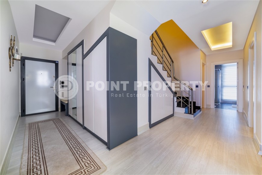 Атмосферная двухуровневая квартира с панорамным видом на море, на 9-м этаже с мансардой, в центре района Тосмур-id-6924-фото-10