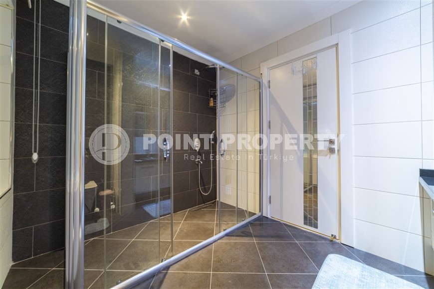 Атмосферная двухуровневая квартира с панорамным видом на море, на 9-м этаже с мансардой, в центре района Тосмур-id-6924-фото-11