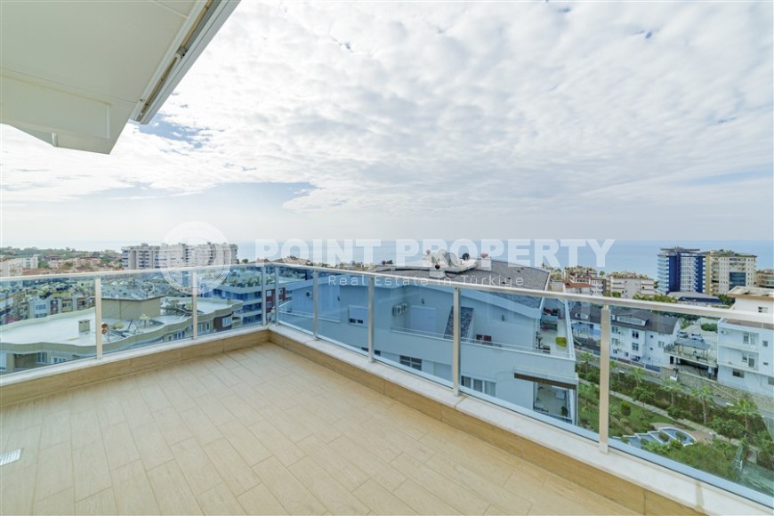 Атмосферная двухуровневая квартира с панорамным видом на море, на 9-м этаже с мансардой, в центре района Тосмур-id-6924-фото-17