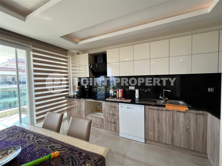 Панорамная квартира с роскошным видом на море, в 50 метрах от пляжа, в центре района Кестель-id-6929-фото-2