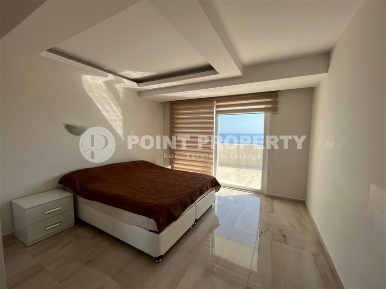 Панорамная квартира с роскошным видом на море, в 50 метрах от пляжа, в центре района Кестель-id-6929-фото-3