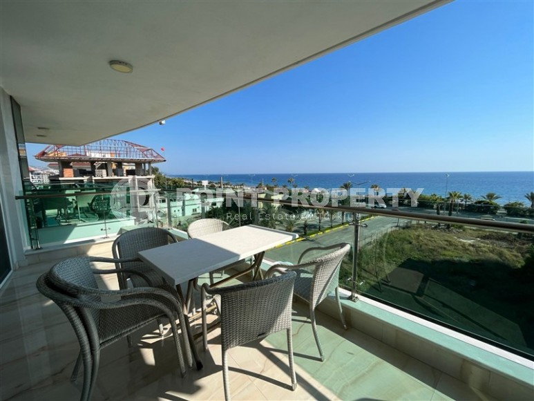 Панорамная квартира с роскошным видом на море, в 50 метрах от пляжа, в центре района Кестель-id-6929-фото-10
