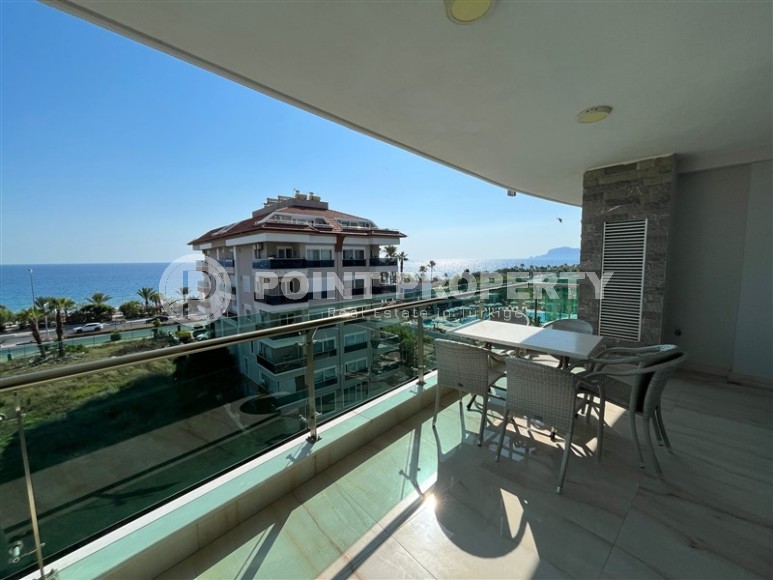 Панорамная квартира с роскошным видом на море, в 50 метрах от пляжа, в центре района Кестель-id-6929-фото-11