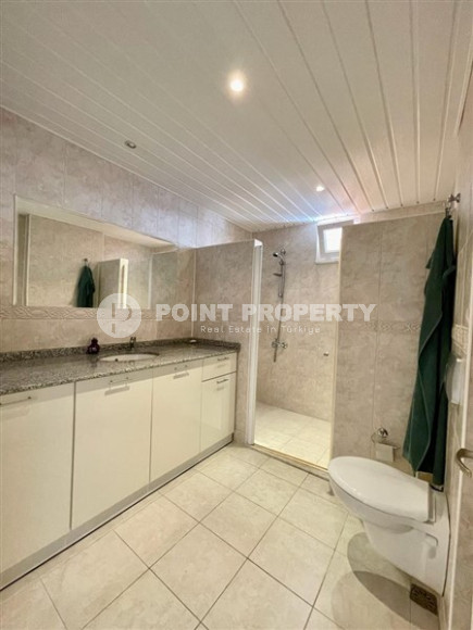 Duplex 3+1 with large rooms, 250 m2 just 300 meters from the sea in Tosmur, Alanya.-id-1074-photo-4