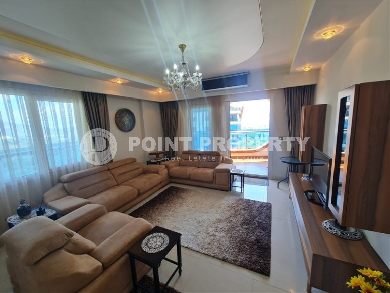 Просторная панорамная квартира с видом на город и горы, на 11-м этаже в жилом комплексе 2012 года постройки-id-6946-фото-2