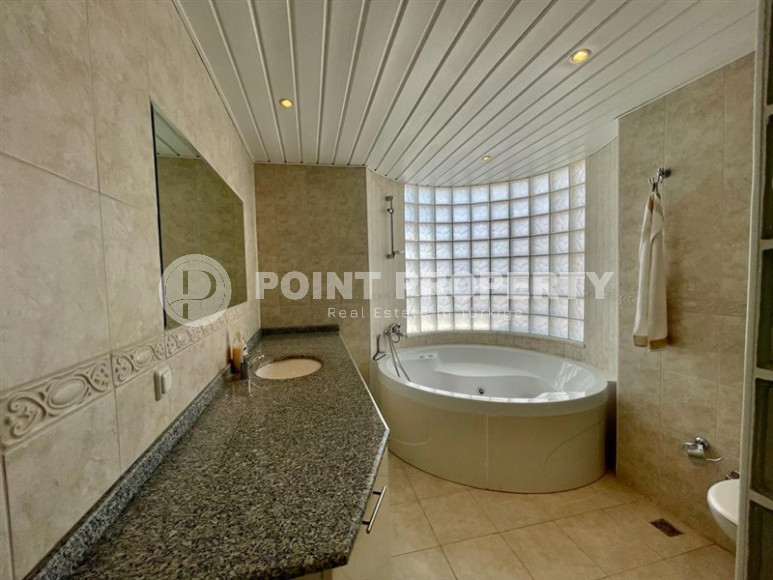 Duplex 3+1 with large rooms, 250 m2 just 300 meters from the sea in Tosmur, Alanya.-id-1074-photo-7