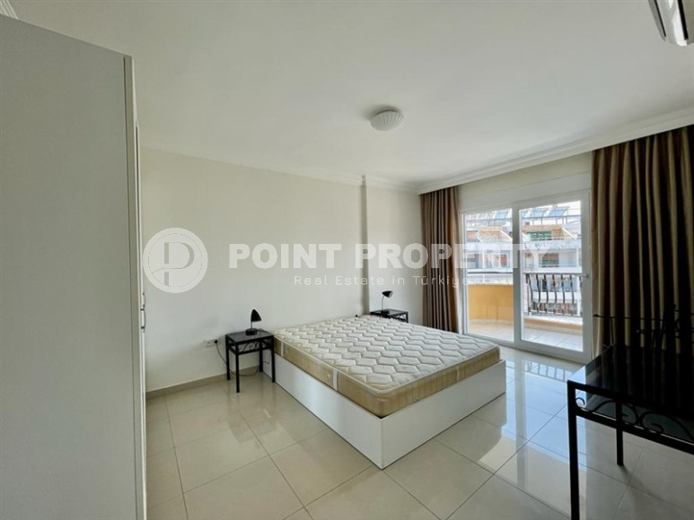 Duplex 3+1 with large rooms, 250 m2 just 300 meters from the sea in Tosmur, Alanya.-id-1074-photo-9