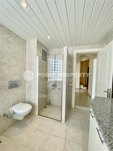 Duplex 3+1 with large rooms, 250 m2 just 300 meters from the sea in Tosmur, Alanya.-id-1074-photo-10