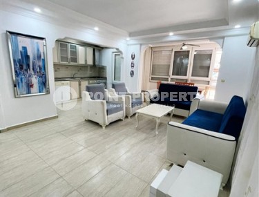 Ready-to-move-in apartment on the 1st floor in a residence built in 2006, in the center of Alanya-id-6977-photo-1