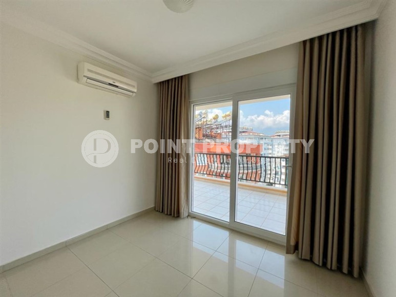 Duplex 3+1 with large rooms, 250 m2 just 300 meters from the sea in Tosmur, Alanya.-id-1074-photo-11