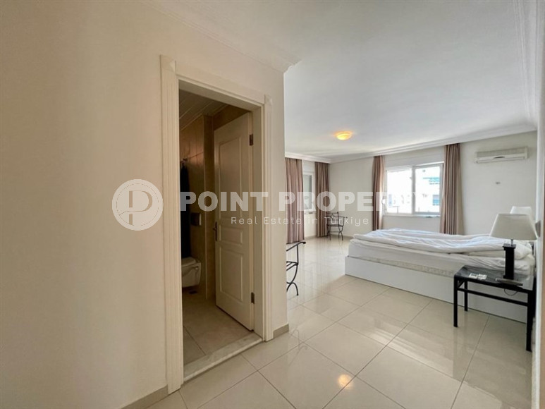 Duplex 3+1 with large rooms, 250 m2 just 300 meters from the sea in Tosmur, Alanya.-id-1074-photo-12