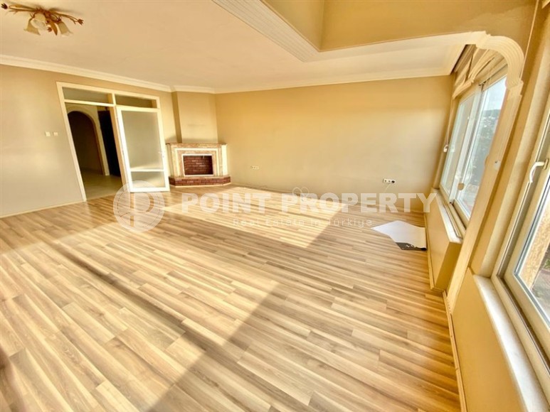 Spacious apartment on the first line from the sea near the famous Cleopatra Beach, in the center of Alanya-id-6990-photo-2
