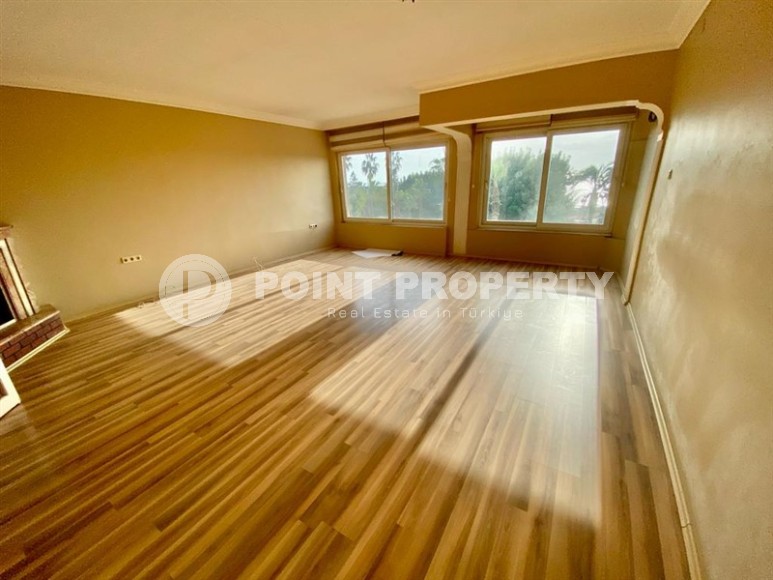 Spacious apartment on the first line from the sea near the famous Cleopatra Beach, in the center of Alanya-id-6990-photo-3