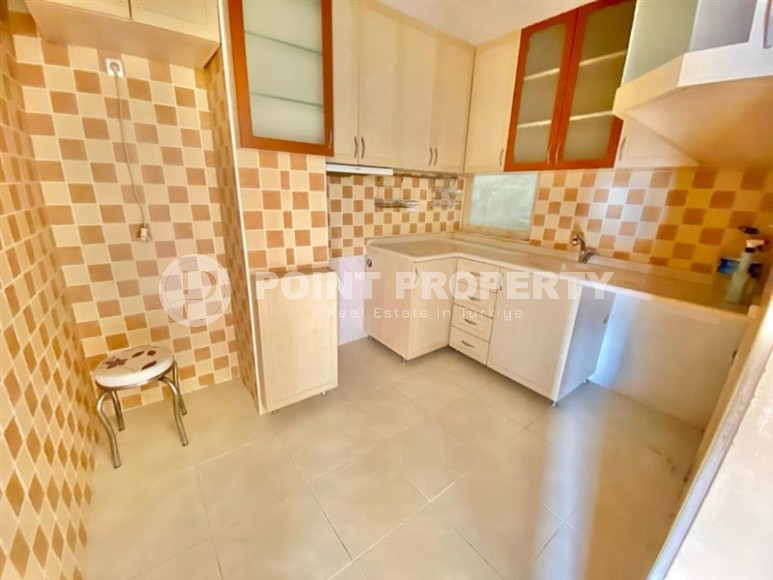 Spacious apartment on the first line from the sea near the famous Cleopatra Beach, in the center of Alanya-id-6990-photo-4