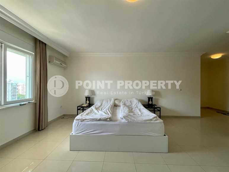 Duplex 3+1 with large rooms, 250 m2 just 300 meters from the sea in Tosmur, Alanya.-id-1074-photo-13