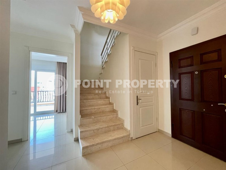 Duplex 3+1 with large rooms, 250 m2 just 300 meters from the sea in Tosmur, Alanya.-id-1074-photo-15