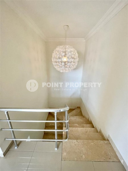 Duplex 3+1 with large rooms, 250 m2 just 300 meters from the sea in Tosmur, Alanya.-id-1074-photo-16