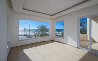 Bright, spacious apartment on the first line from the sea, in the center of the Nizhnyaya Oba district-id-7017-photo-4