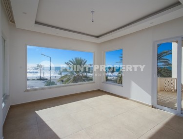 Bright, spacious apartment on the first line from the sea, in the center of the Nizhnyaya Oba district-id-7017-photo-4