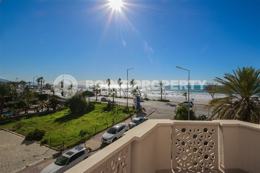 Bright, spacious apartment on the first line from the sea, in the center of the Nizhnyaya Oba district-id-7017-photo-2