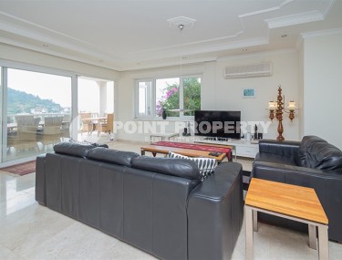 Трехэтажная вилла с панорамным видом на море и гору Кале, в престижном районе Аланьи - Бекташ-id-7019-фото-2