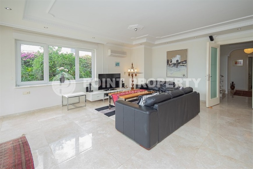 Three-storey villa with panoramic views of the sea and Mount Kale, in the prestigious area of Alanya - Bektas-id-7019-photo-3