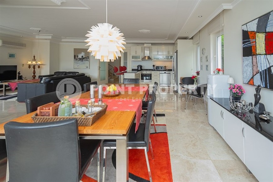 Three-storey villa with panoramic views of the sea and Mount Kale, in the prestigious area of Alanya - Bektas-id-7019-photo-4